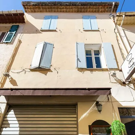 Atypique Dans La Rue Fourmilliere Antibes