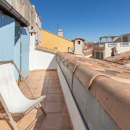 Atypique Dans La Rue Fourmilliere Antibes