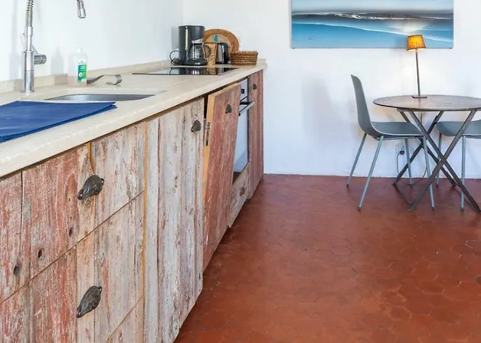 Atypique Dans La Rue Fourmilliere *