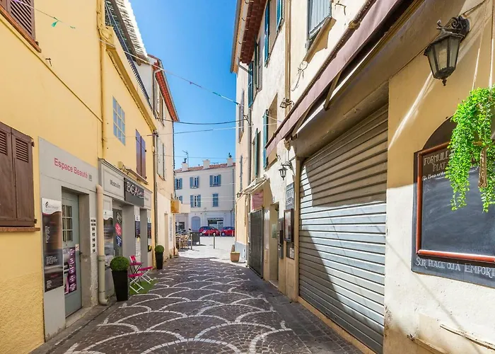 Appartement Atypique Dans La Rue Fourmilliere Antibes