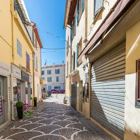 Apartment Atypique Dans La Rue Fourmilliere Antibes