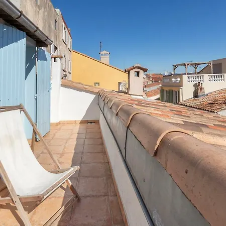Atypique Dans La Rue Fourmilliere Antibes